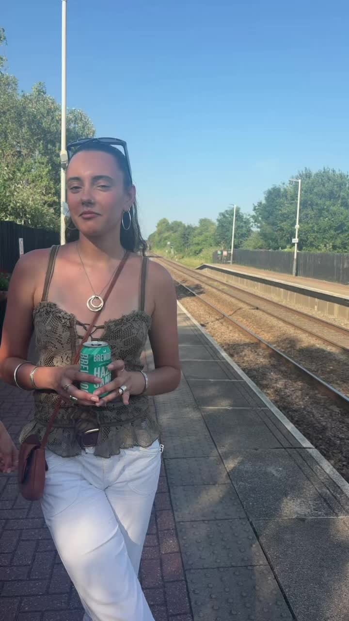 @izzyclaire