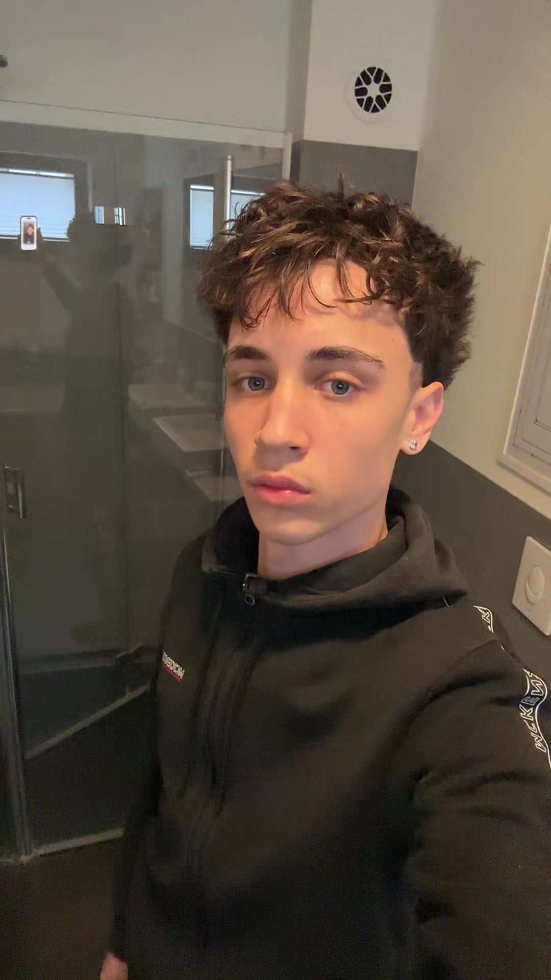 @🫰