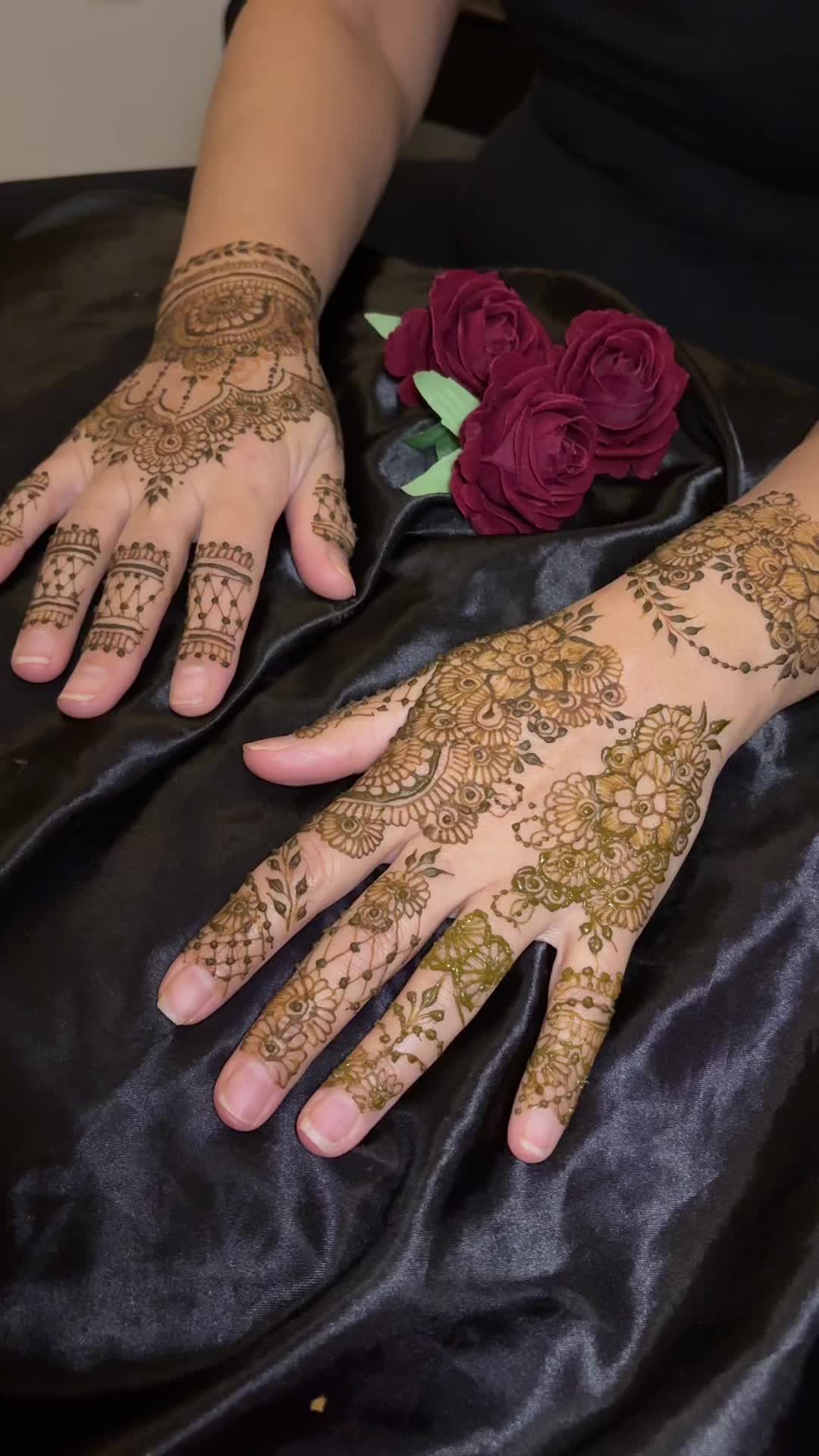 @ayshahhenna_artist
