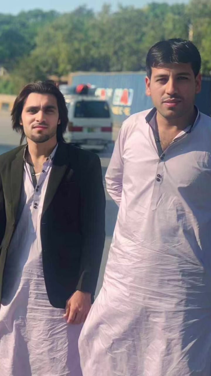 @Zubair pathan🤬