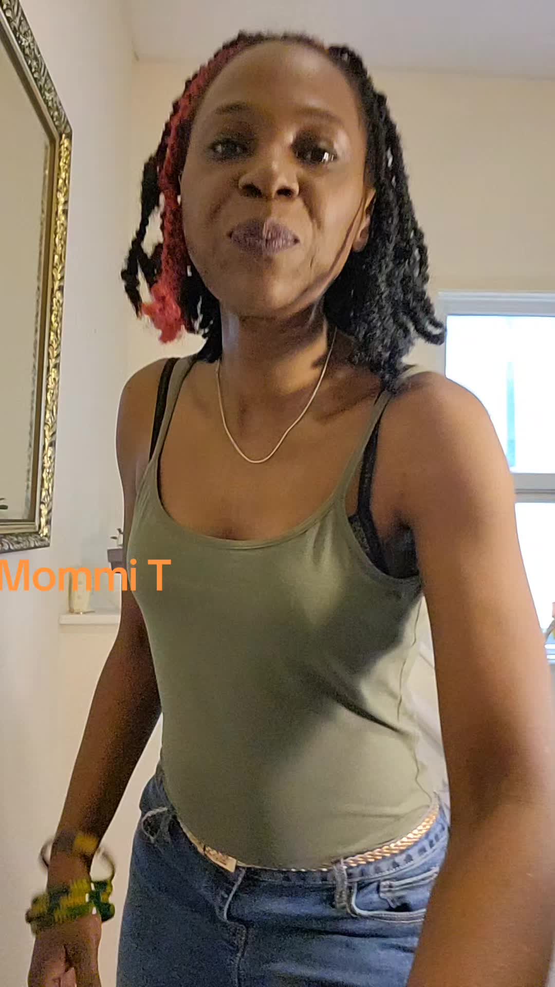 @Mommi_Tee