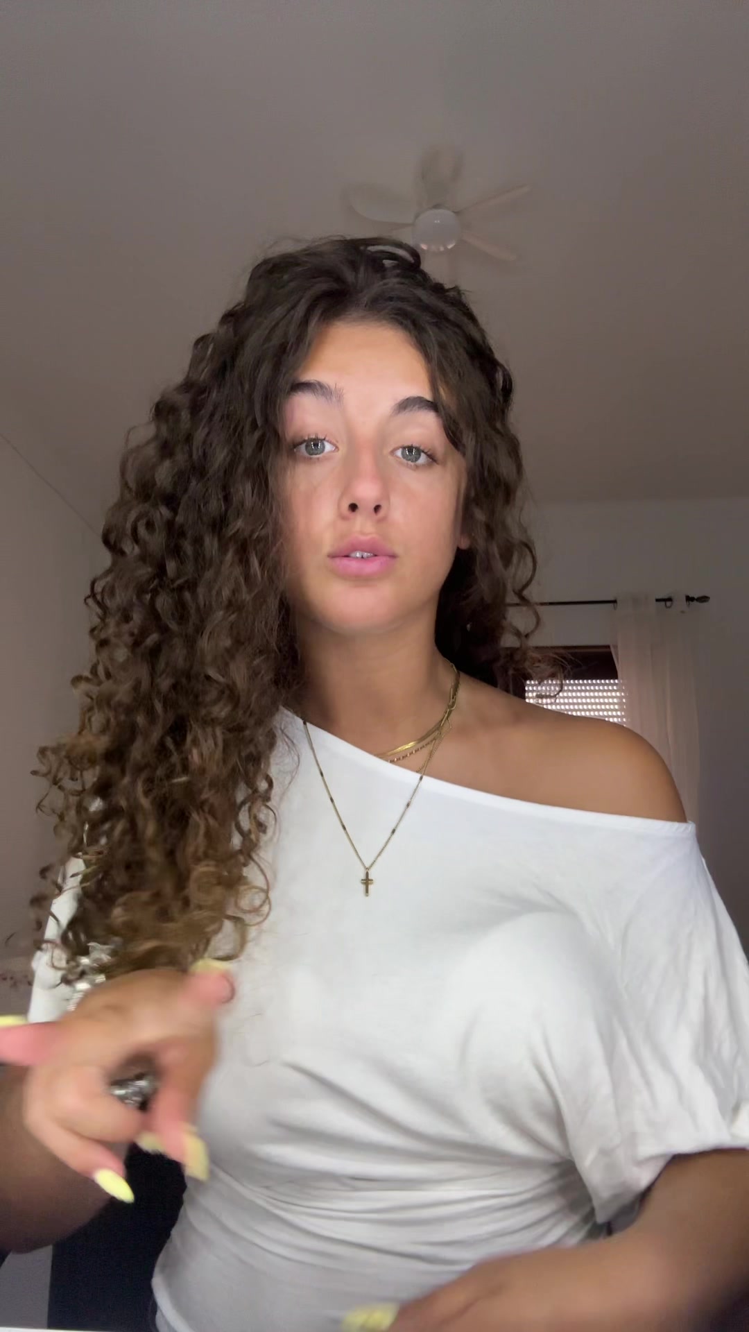 @laratorrez_