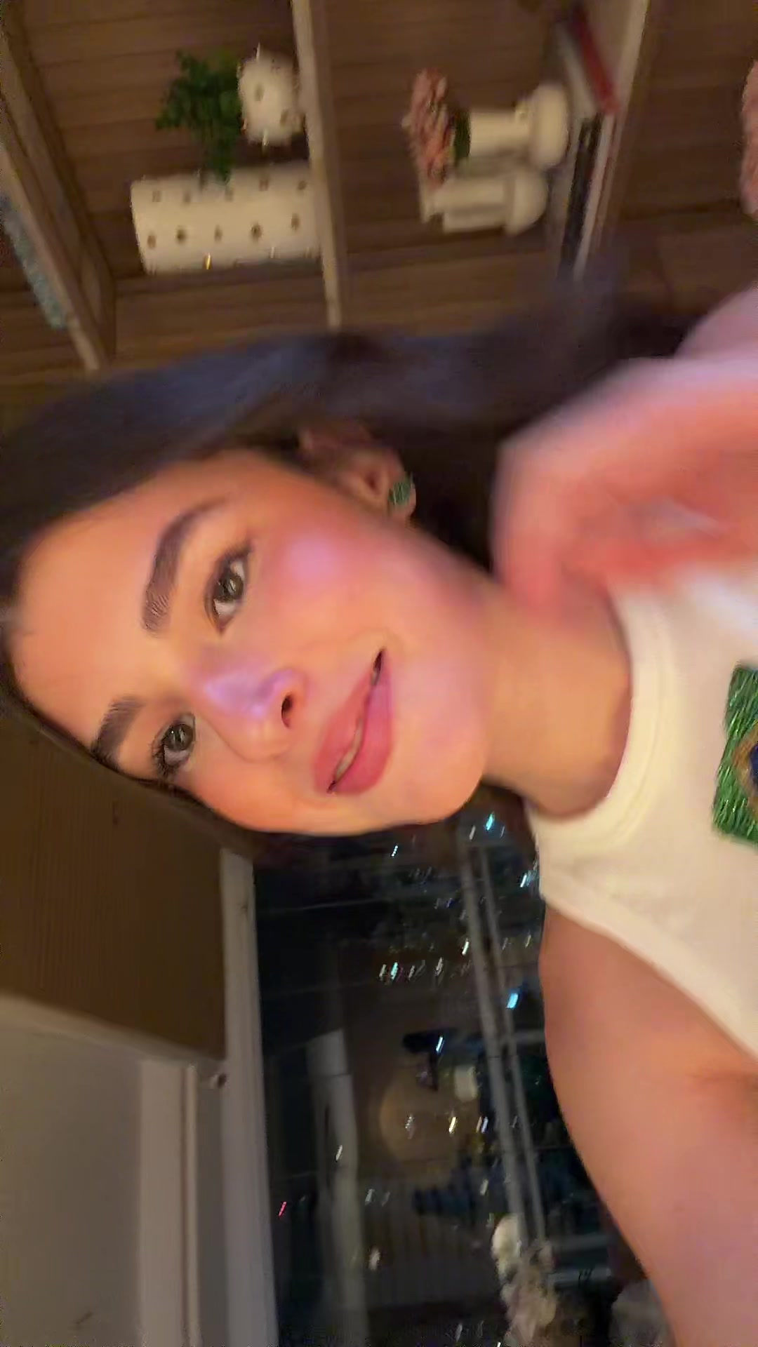 @:) laura