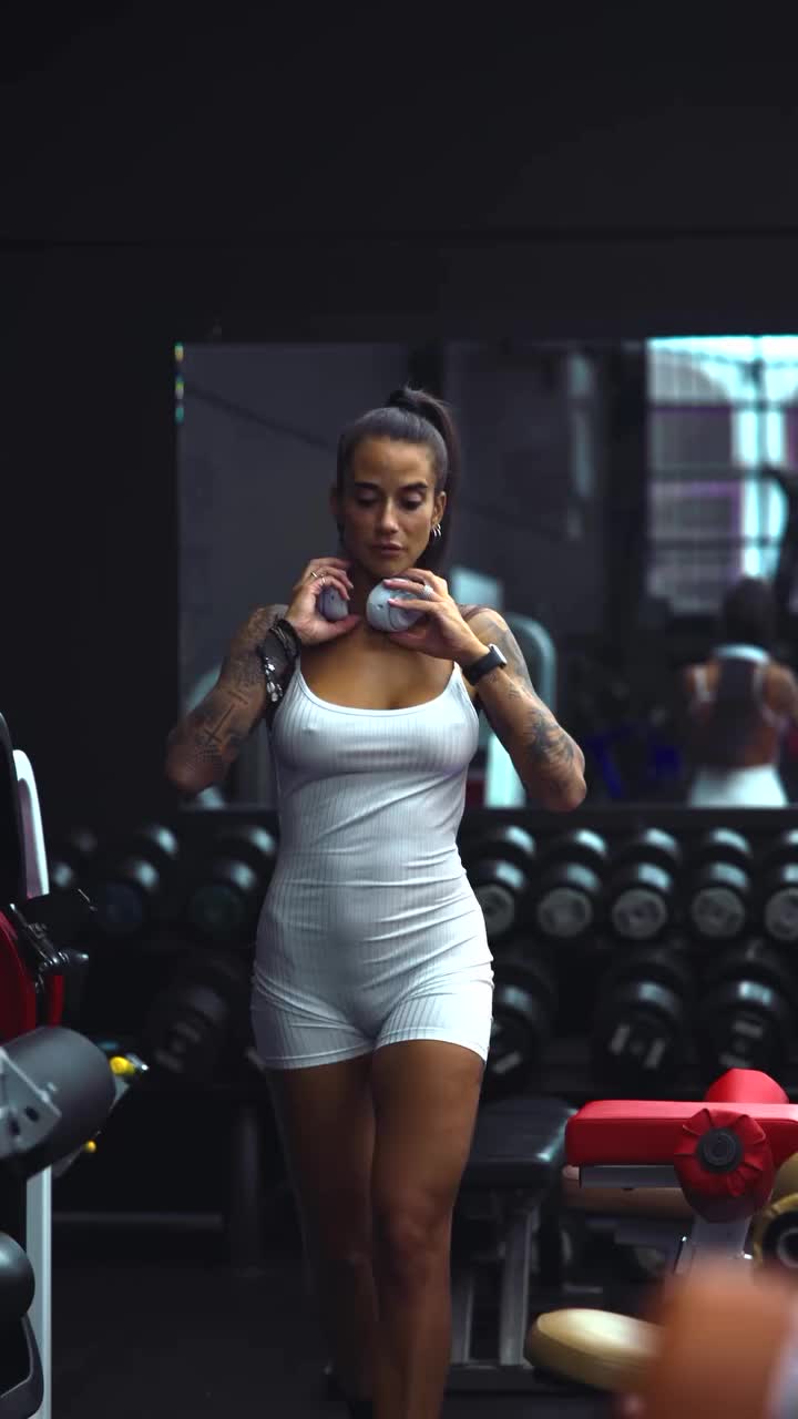 @musclegirls
