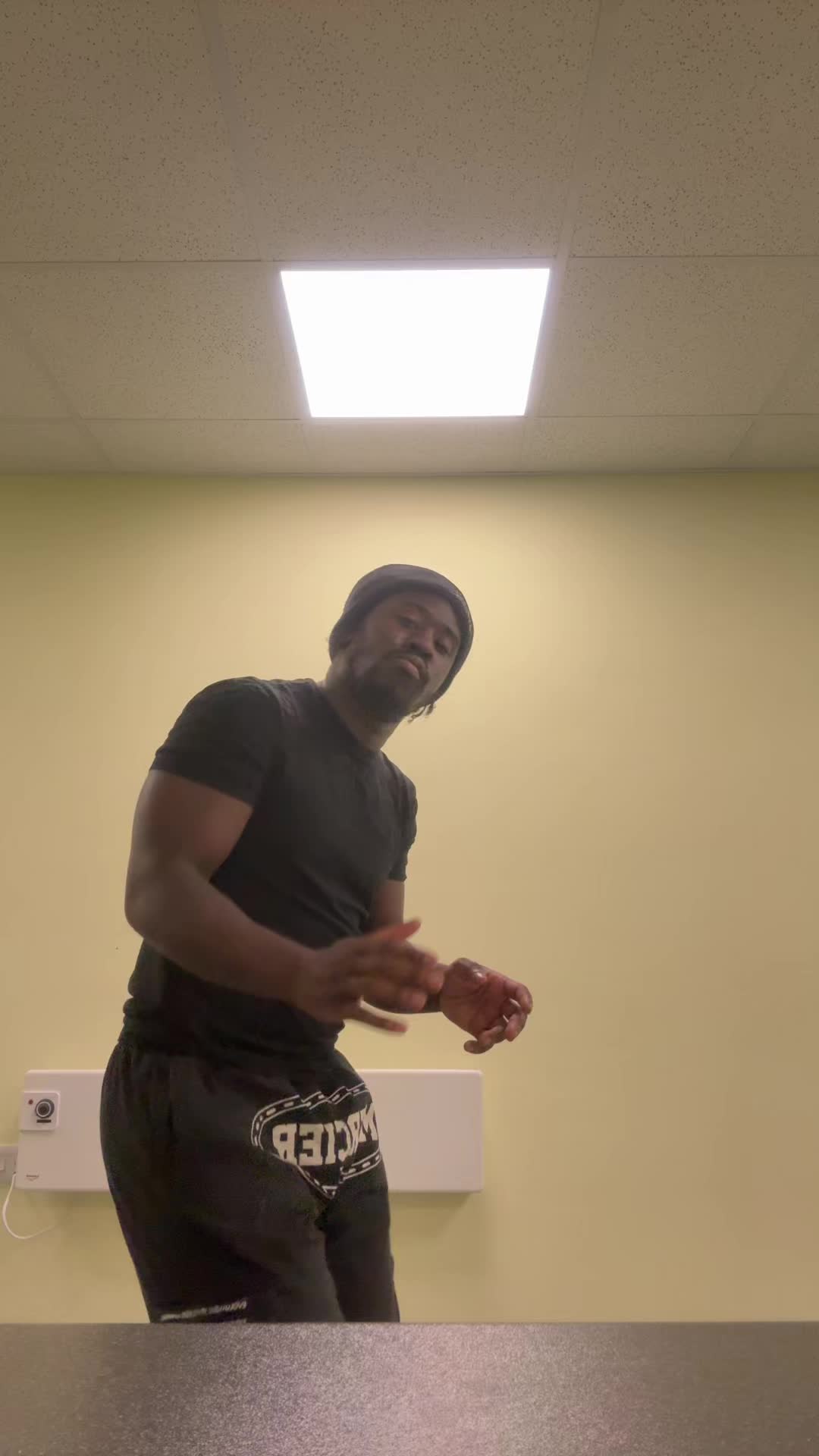 @MR HAPPY FRIDAY🕺🏾🥳