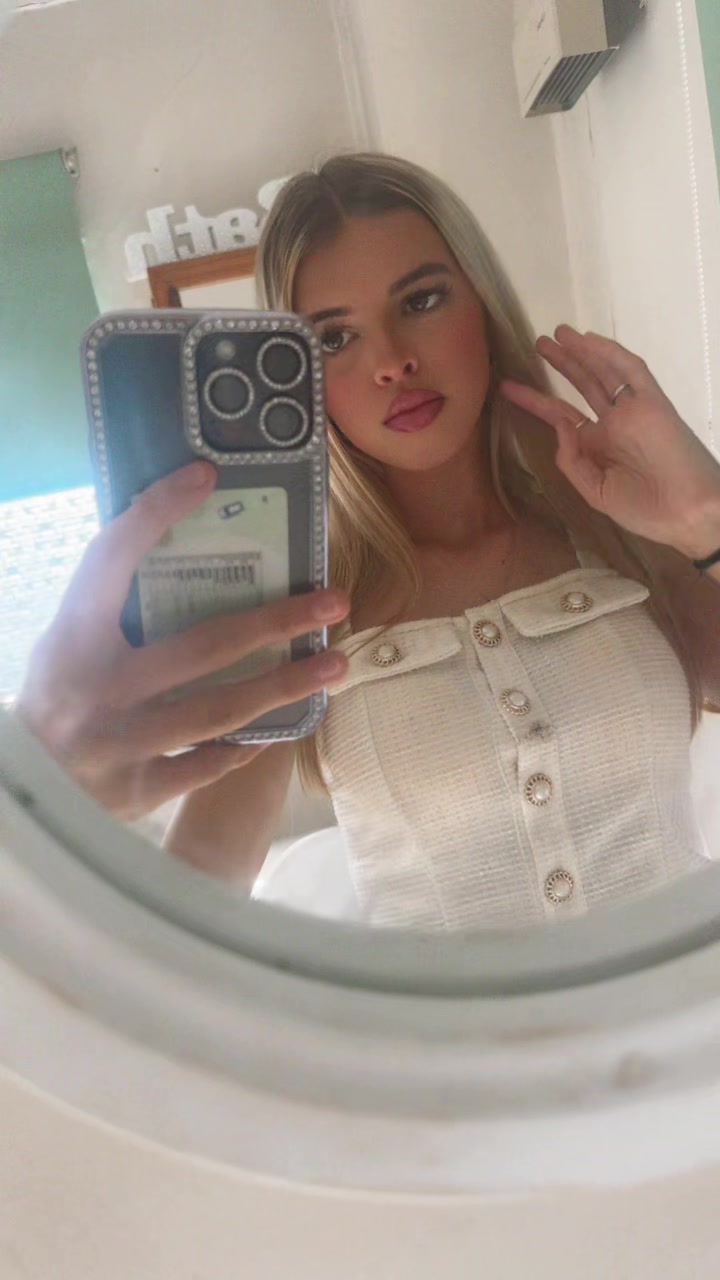 @𝐋𝐈𝐋𝐘👸⚜️✝️