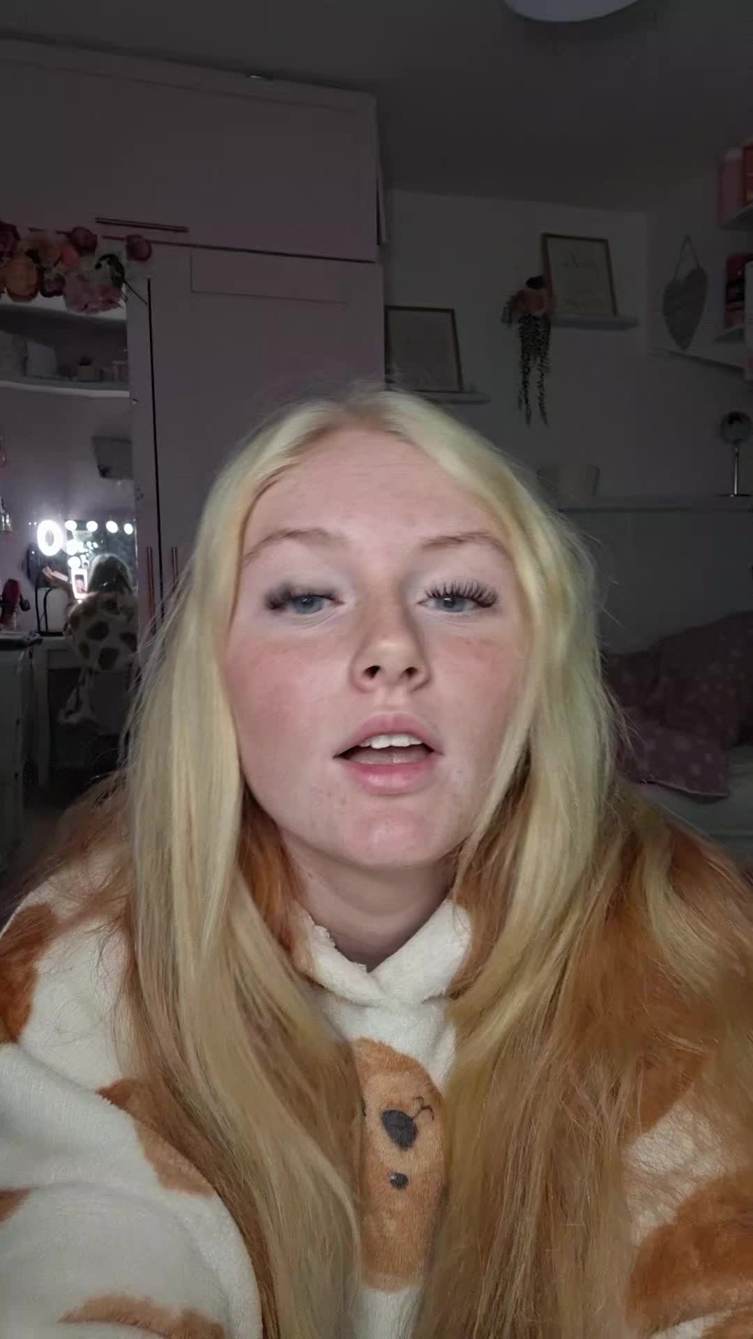 @AnnieLee