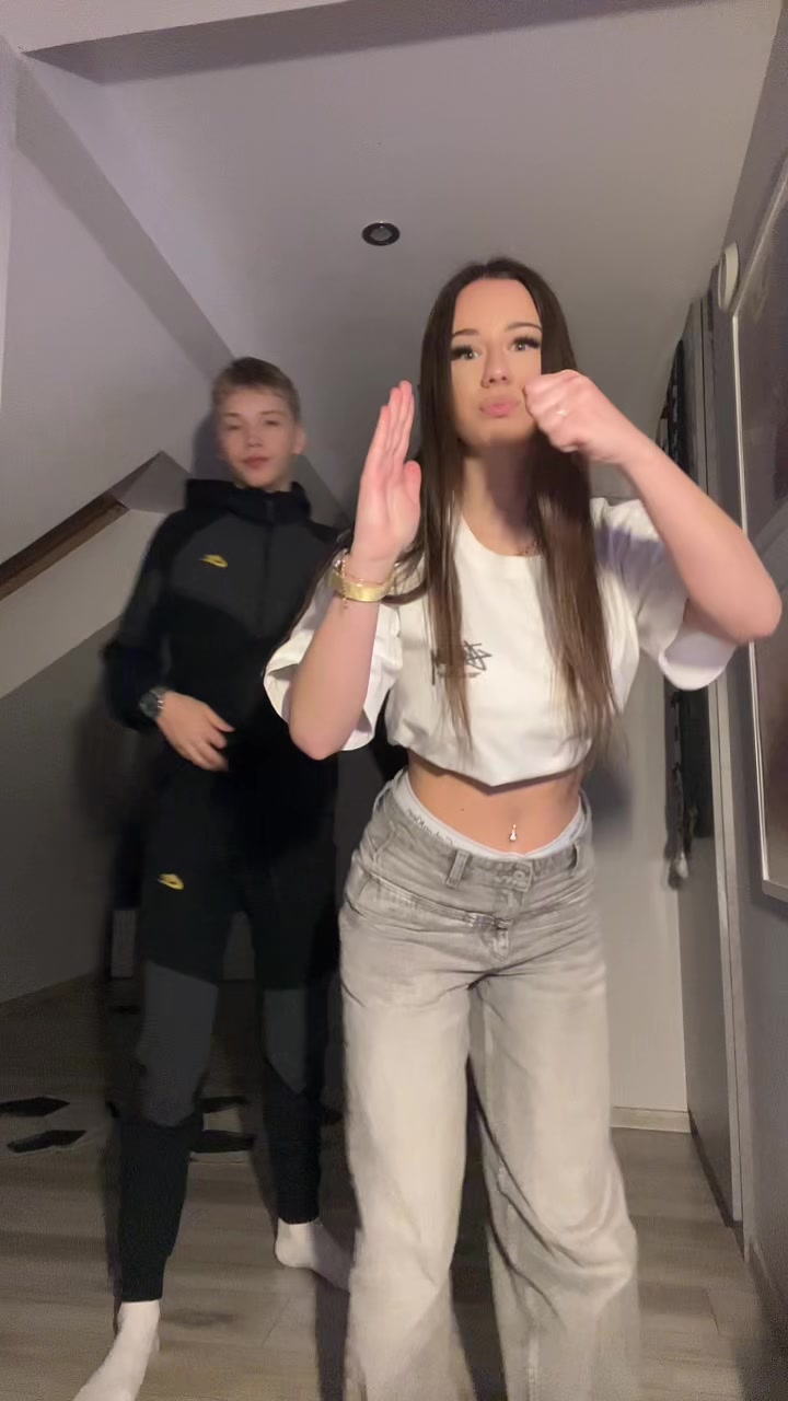 @𝓐𝓭𝓮𝓵𝓵𝓮