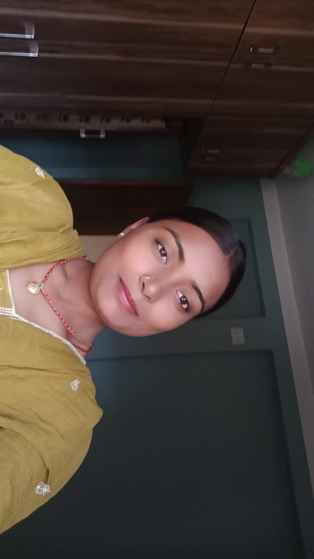 @🕊️😊