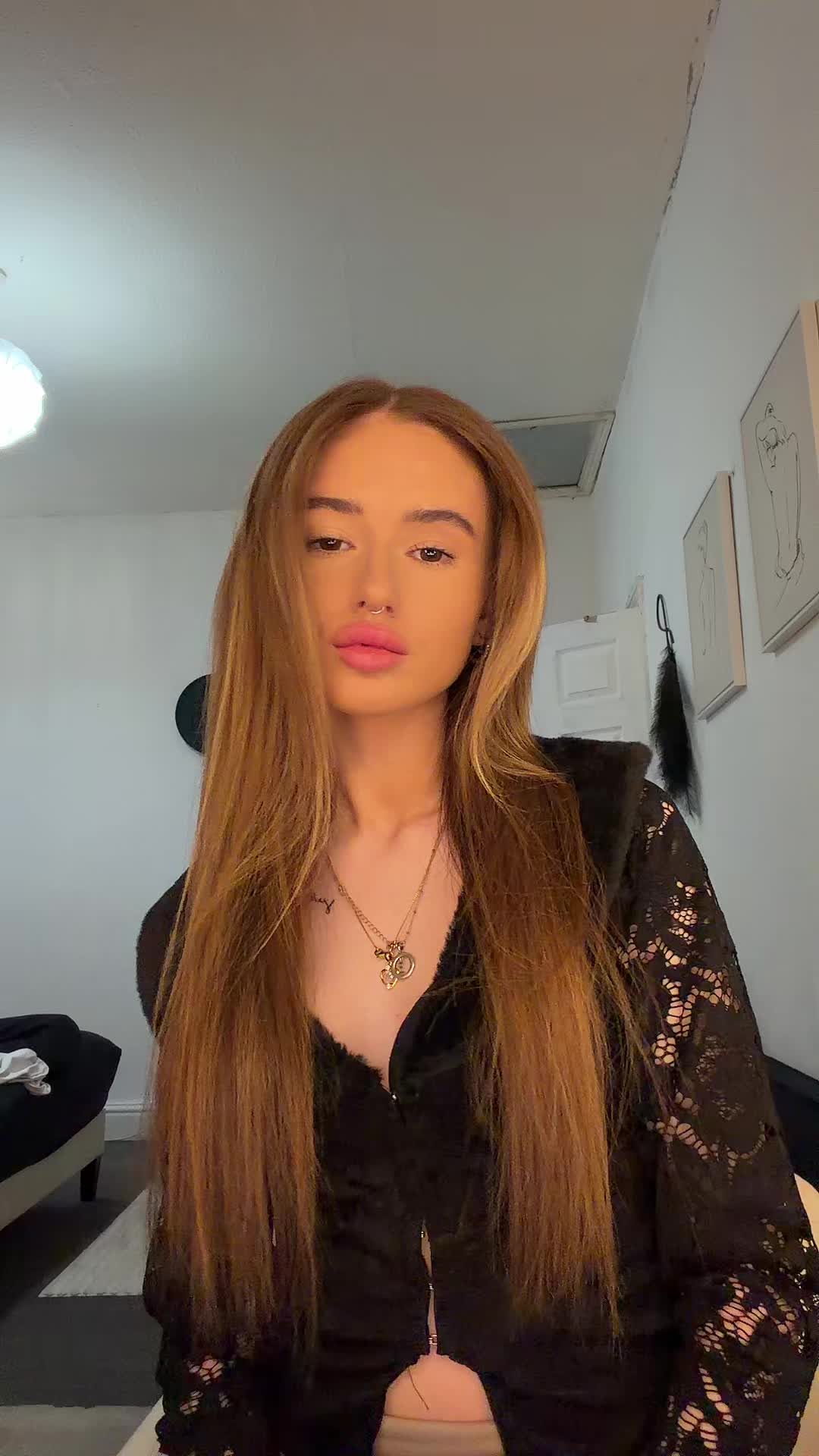 @ell 👩&zwj;❤️&zwj;💋&zwj;👩
