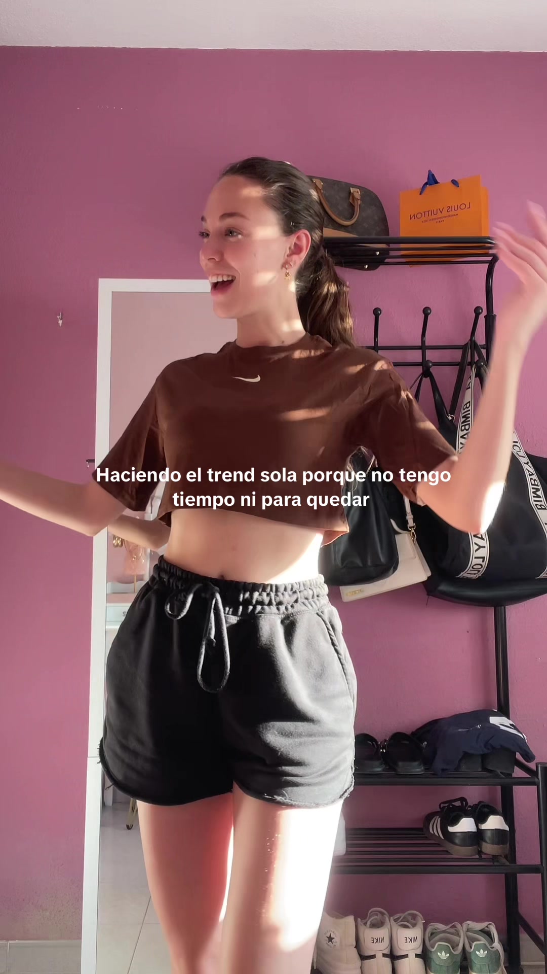 @Clau.