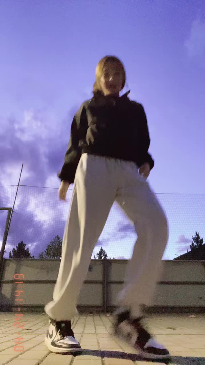 @L I L Z Z Y