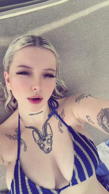 @Vikkzy