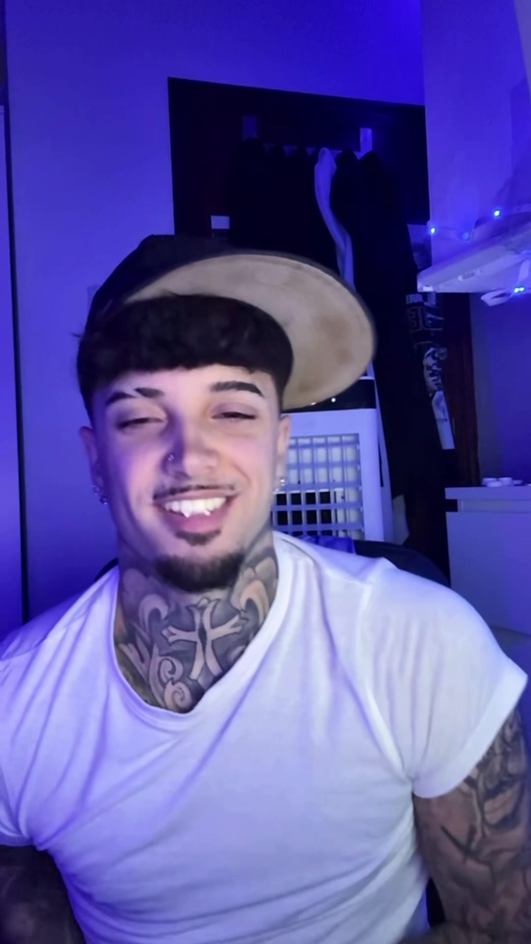 @Adriizz