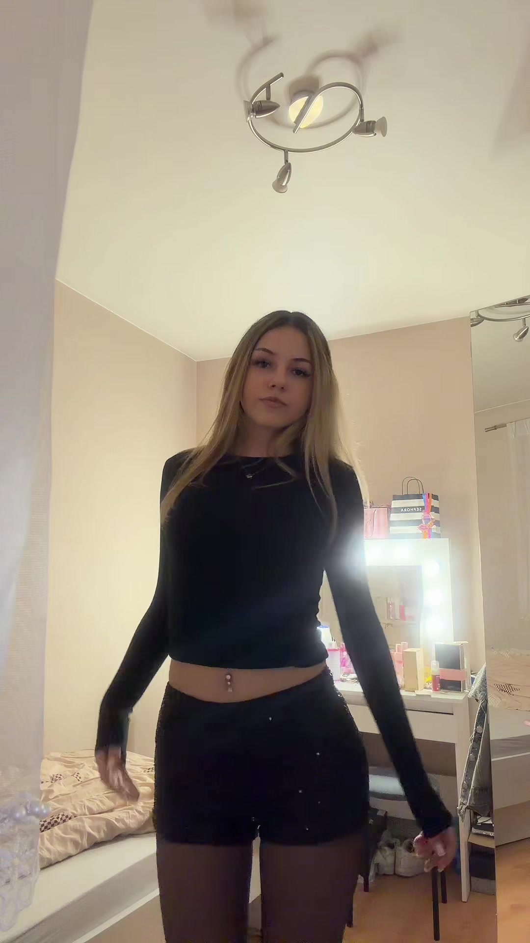 @𝒩