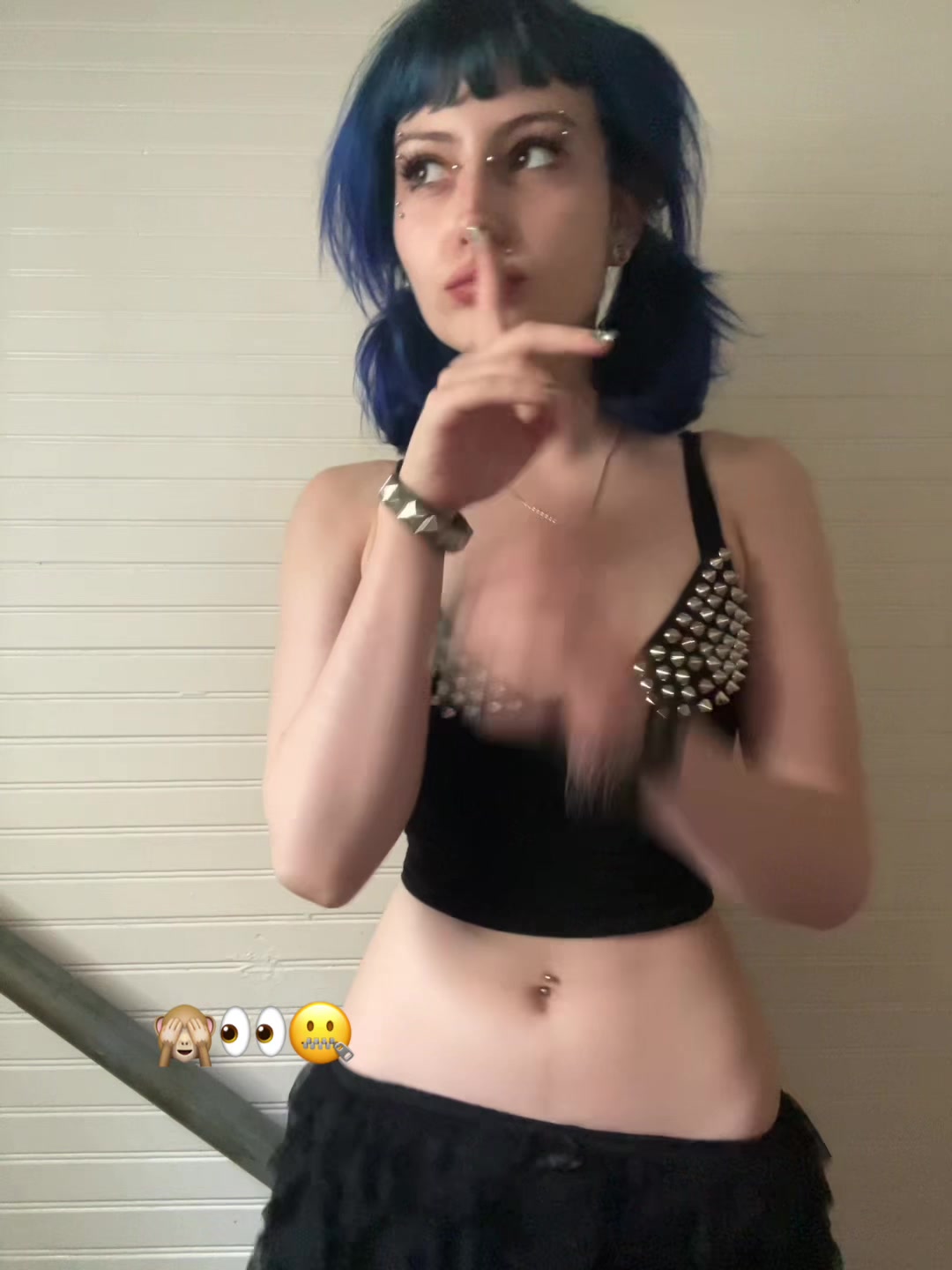 @delilah 🐝💛