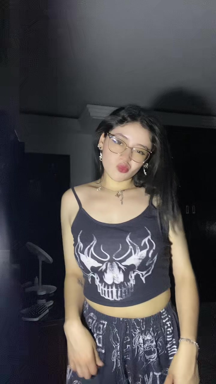 @Eren🖤🦇