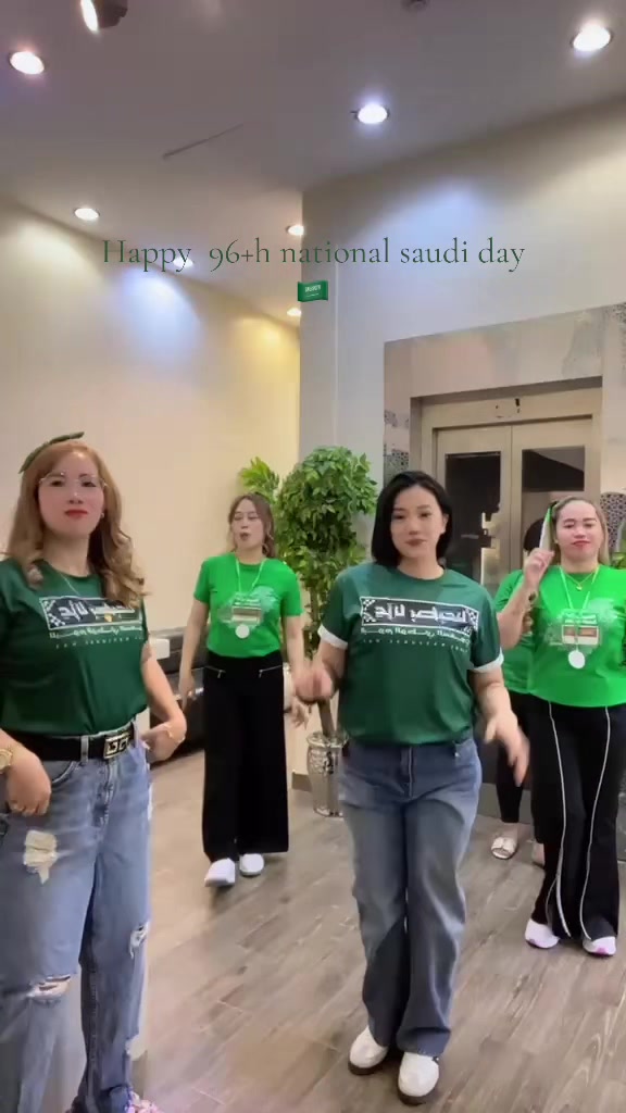 @𝑄υҽҽҽŋ ىaɠìttaɾíųى ᥫ᭡🍒🇸🇦