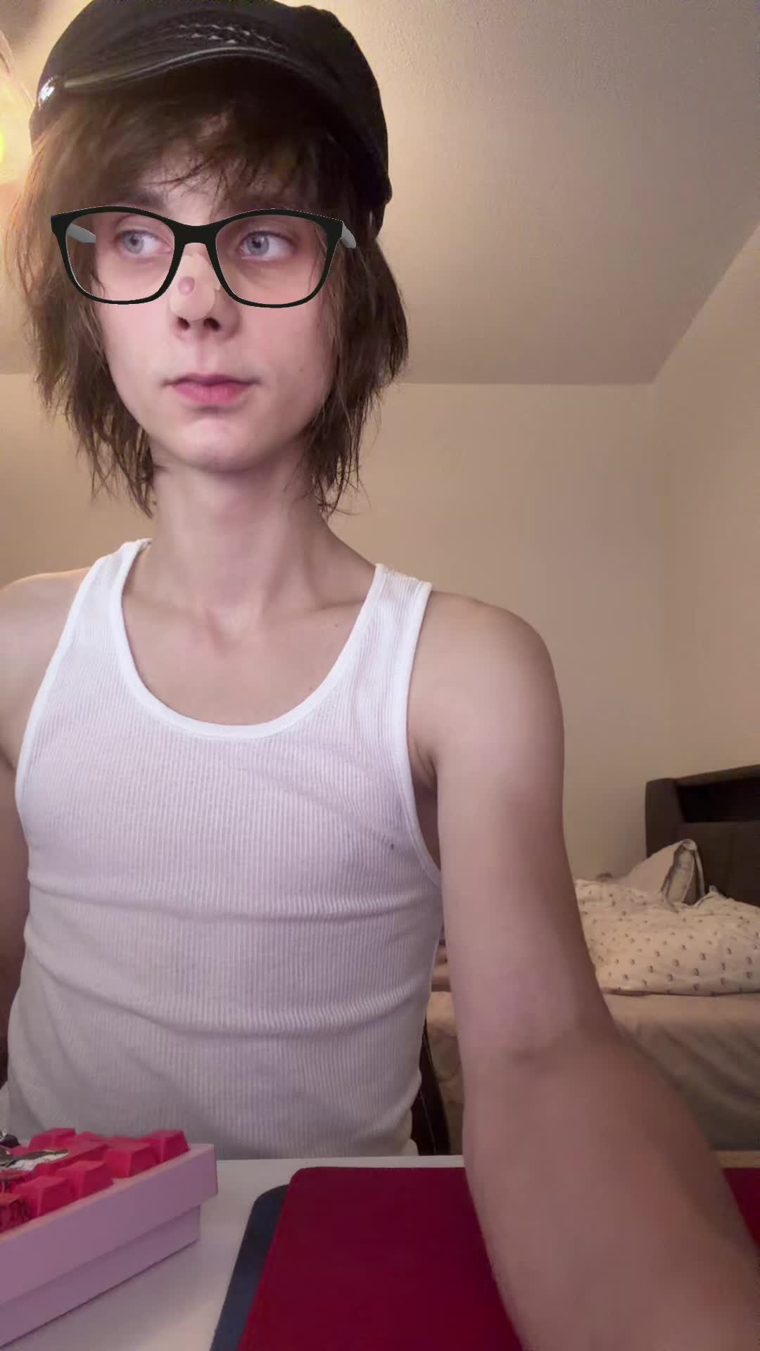 @hlor3i
