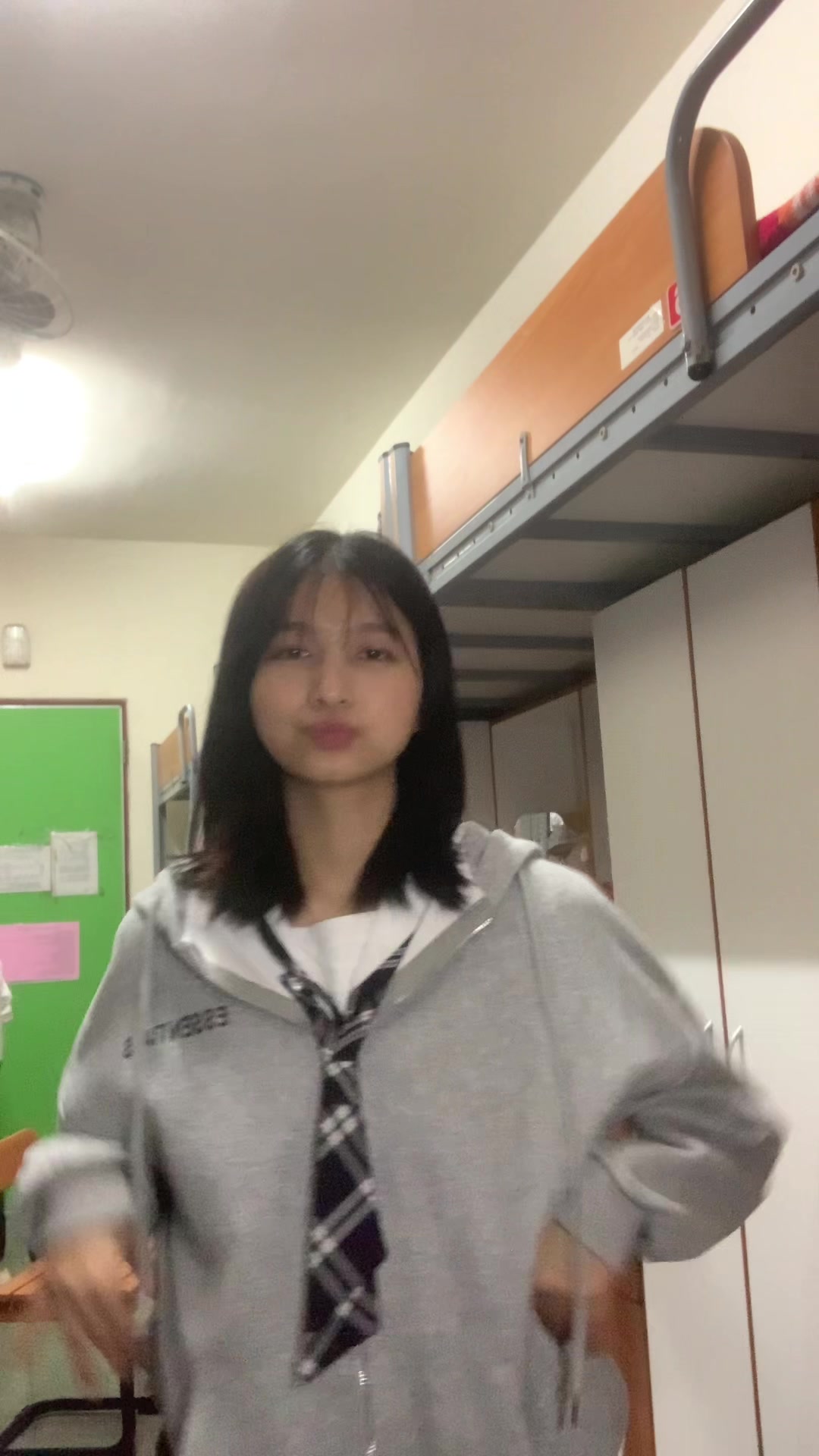 @何利芳