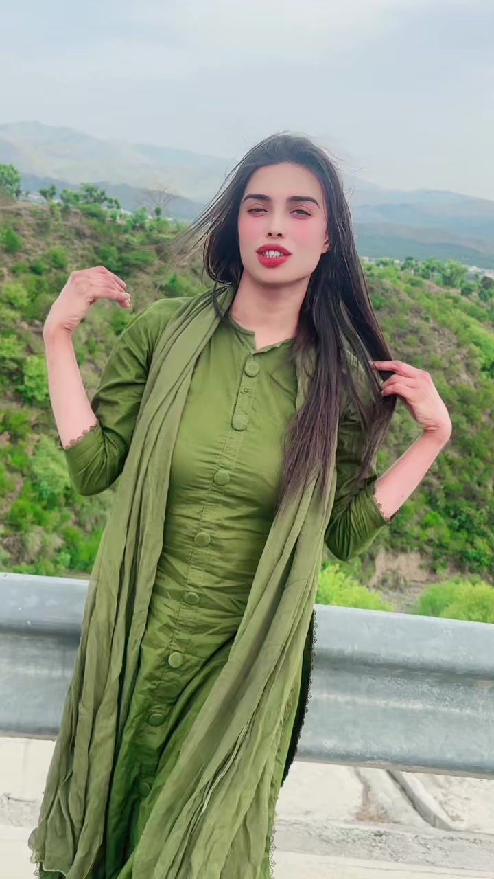 @Hot 🔥Kashmiri qauen