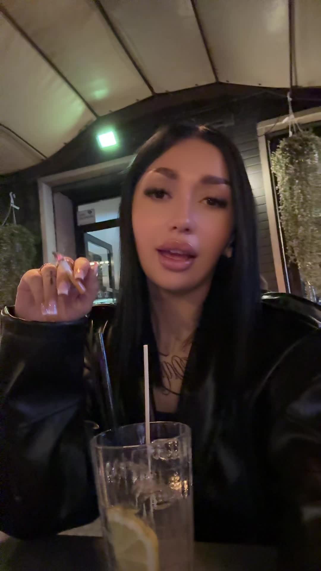 @𝓥𝓡🍒
