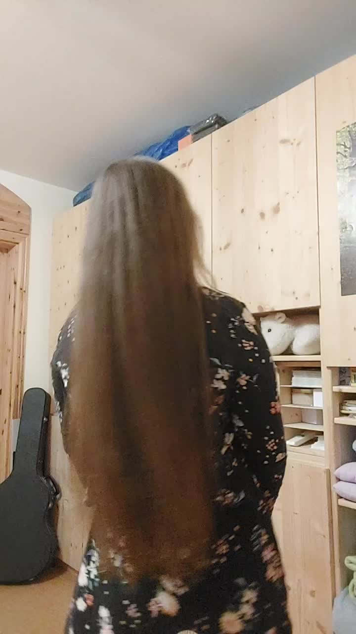 @elanieshi7