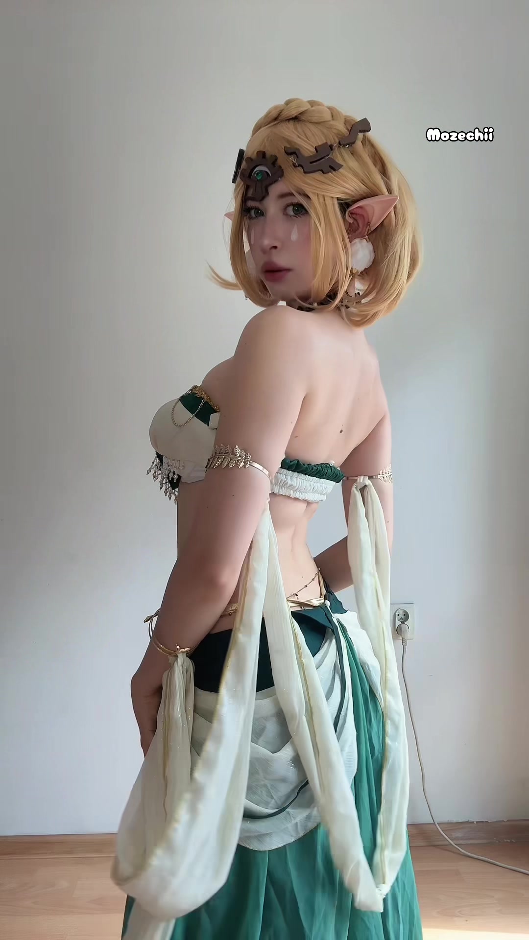 @Mozechii