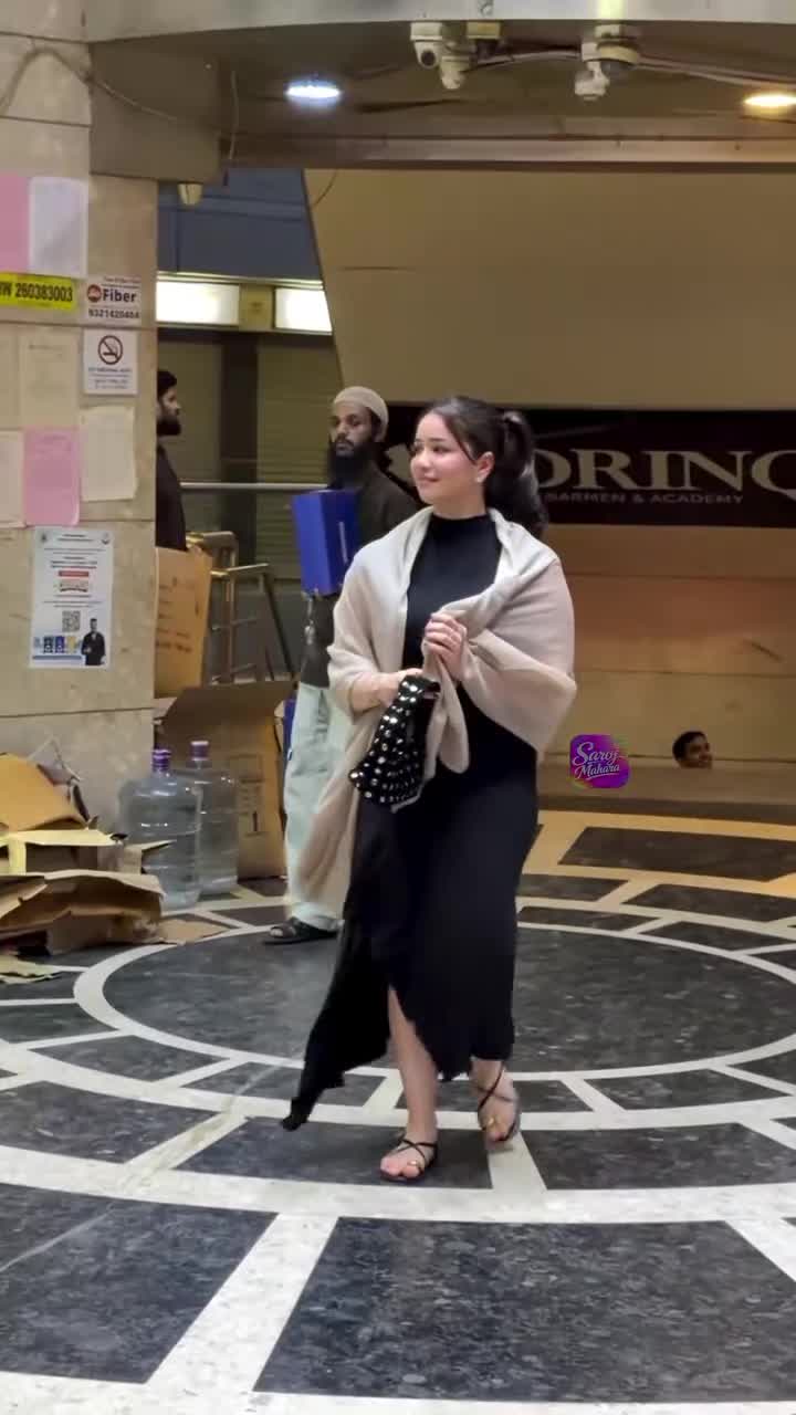 @Sara tendulkar02