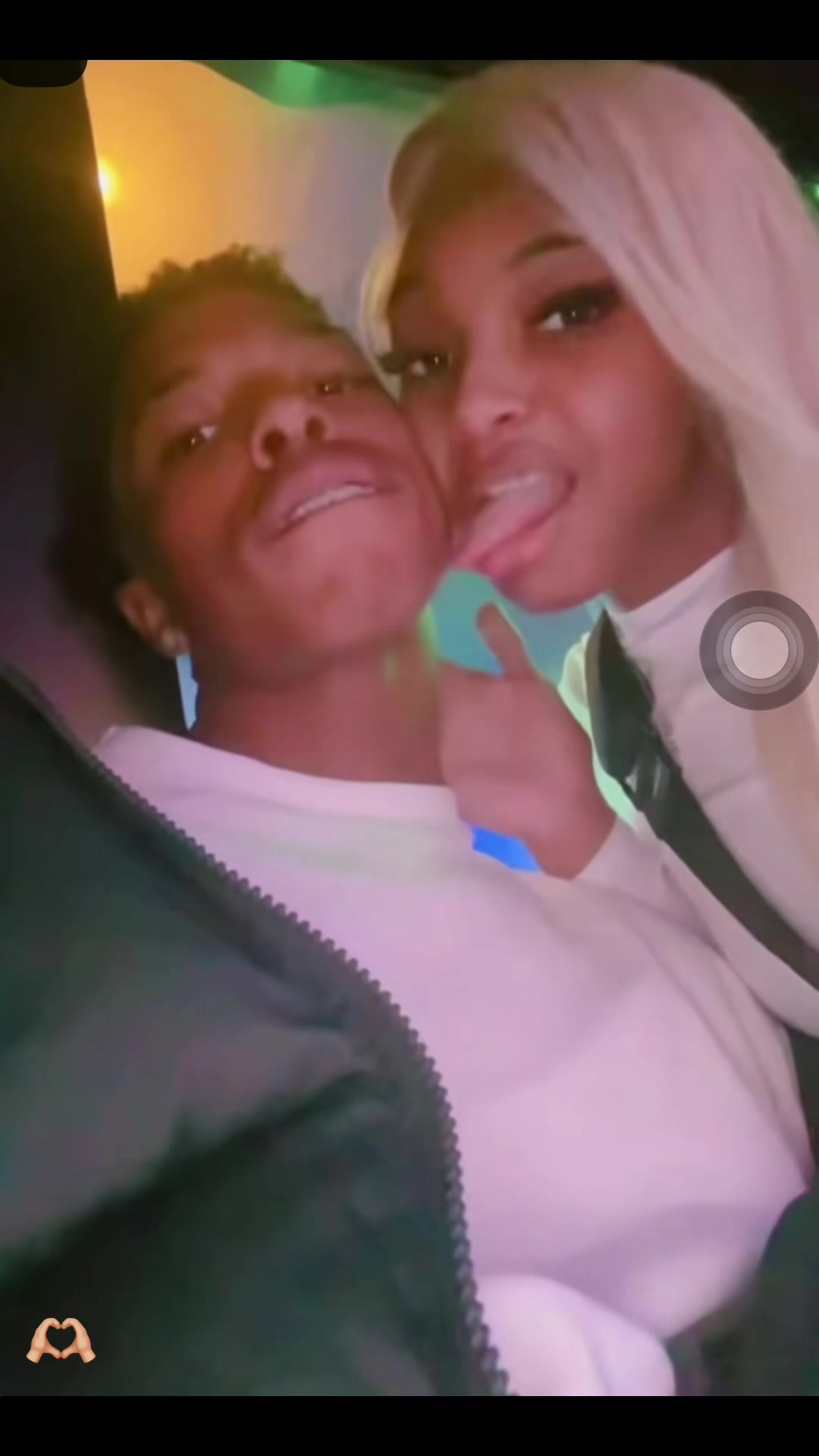 @👩🏽❤️💋👨🏾.