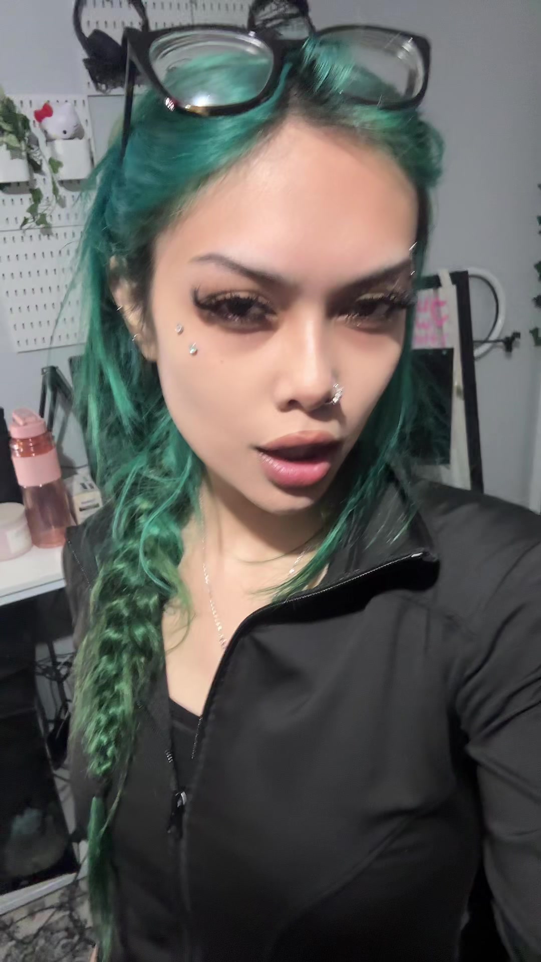 @⃟