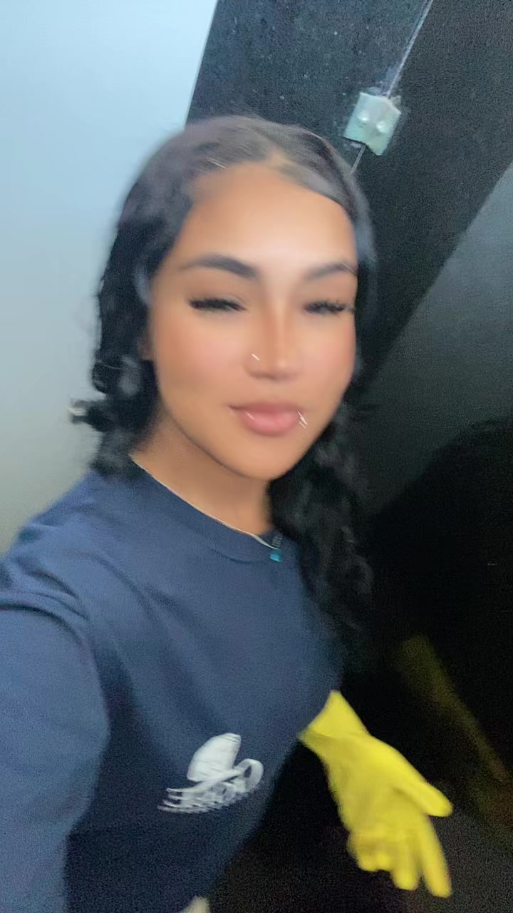 @Aninha_07