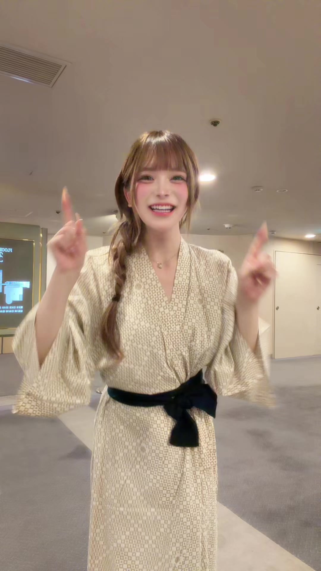 @ゆーこす