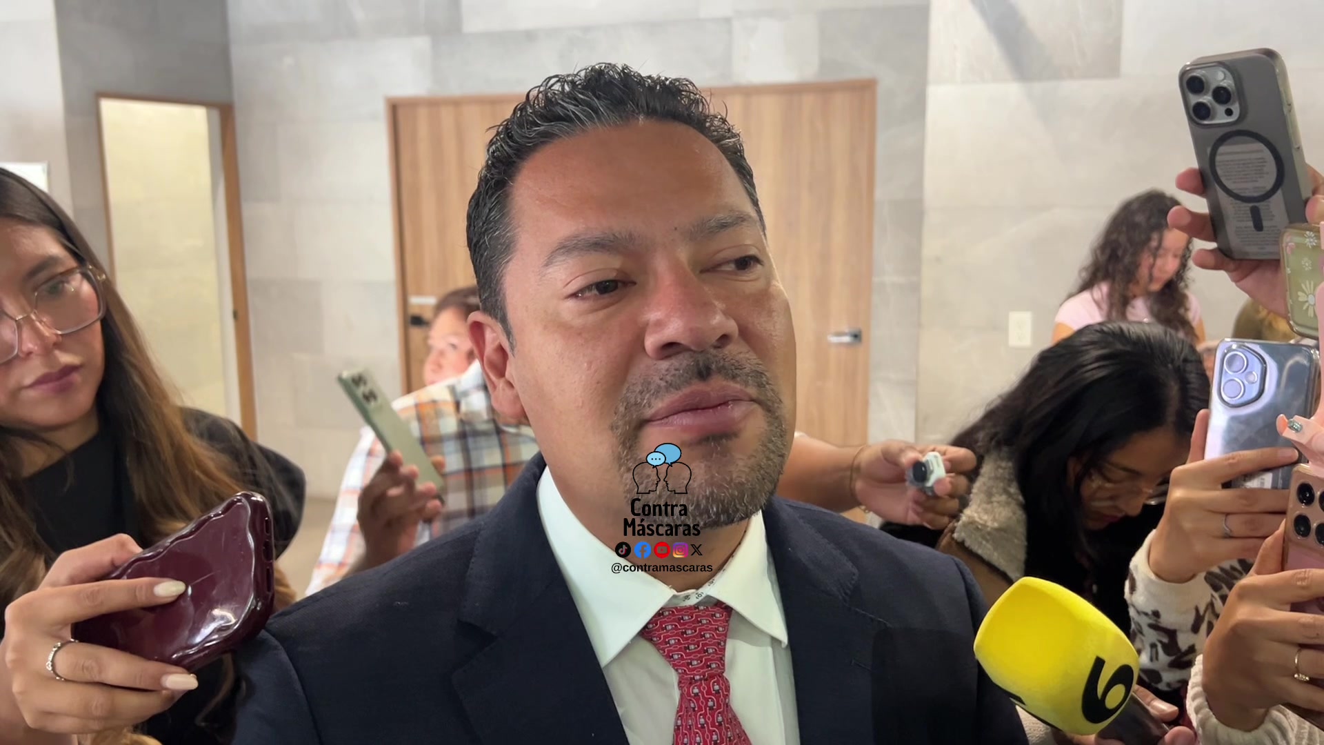 @ContraM&aacute;scaras