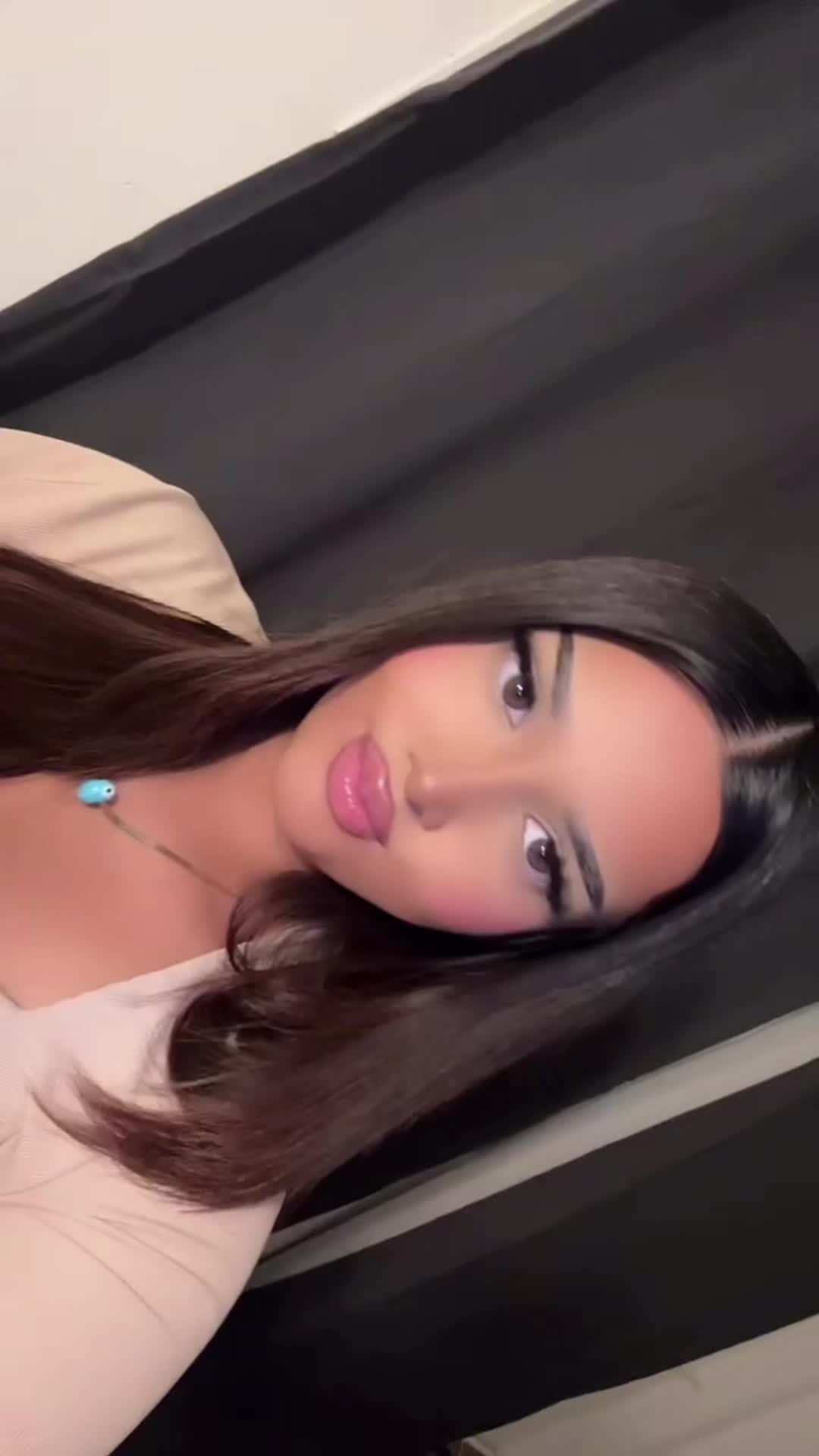 @juliaazizam