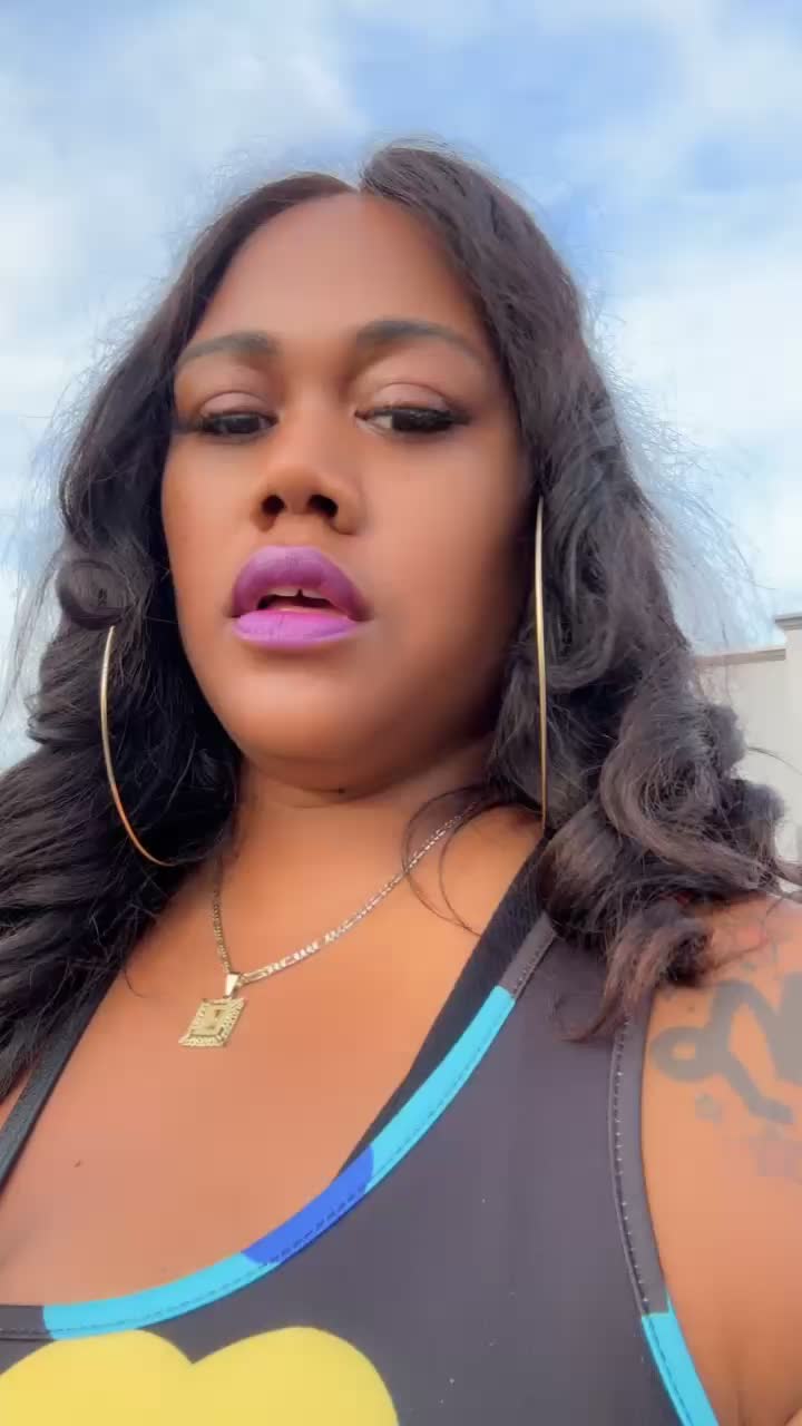 @The_Real_Lo