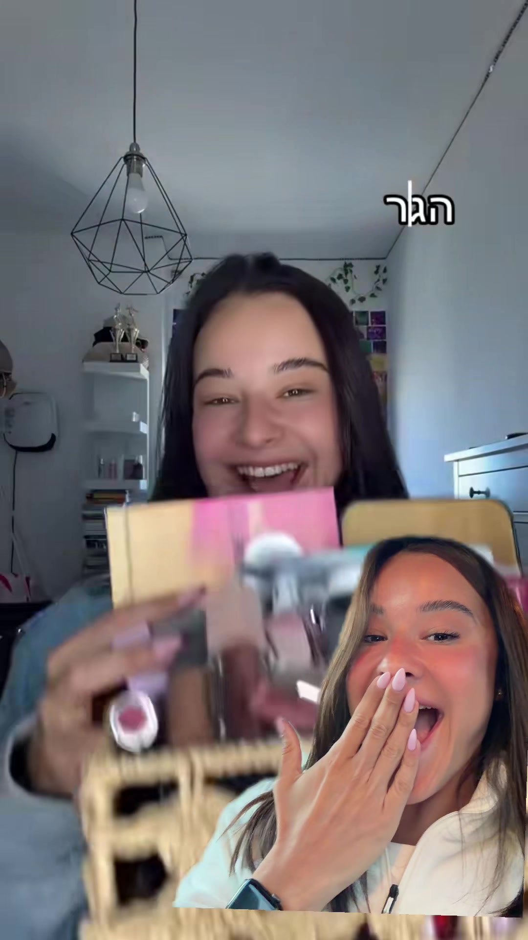 @nicoleomari