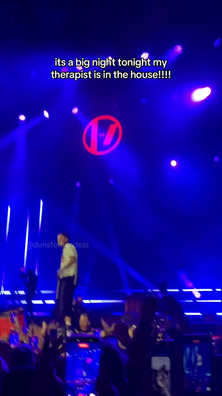 @jas 🦇 |-/