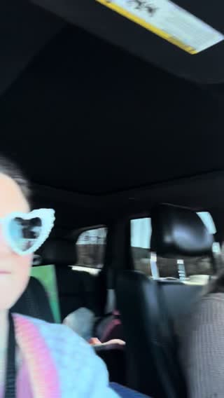 @Holly B 🫶🏻 🧡 🌸 ✌🏻