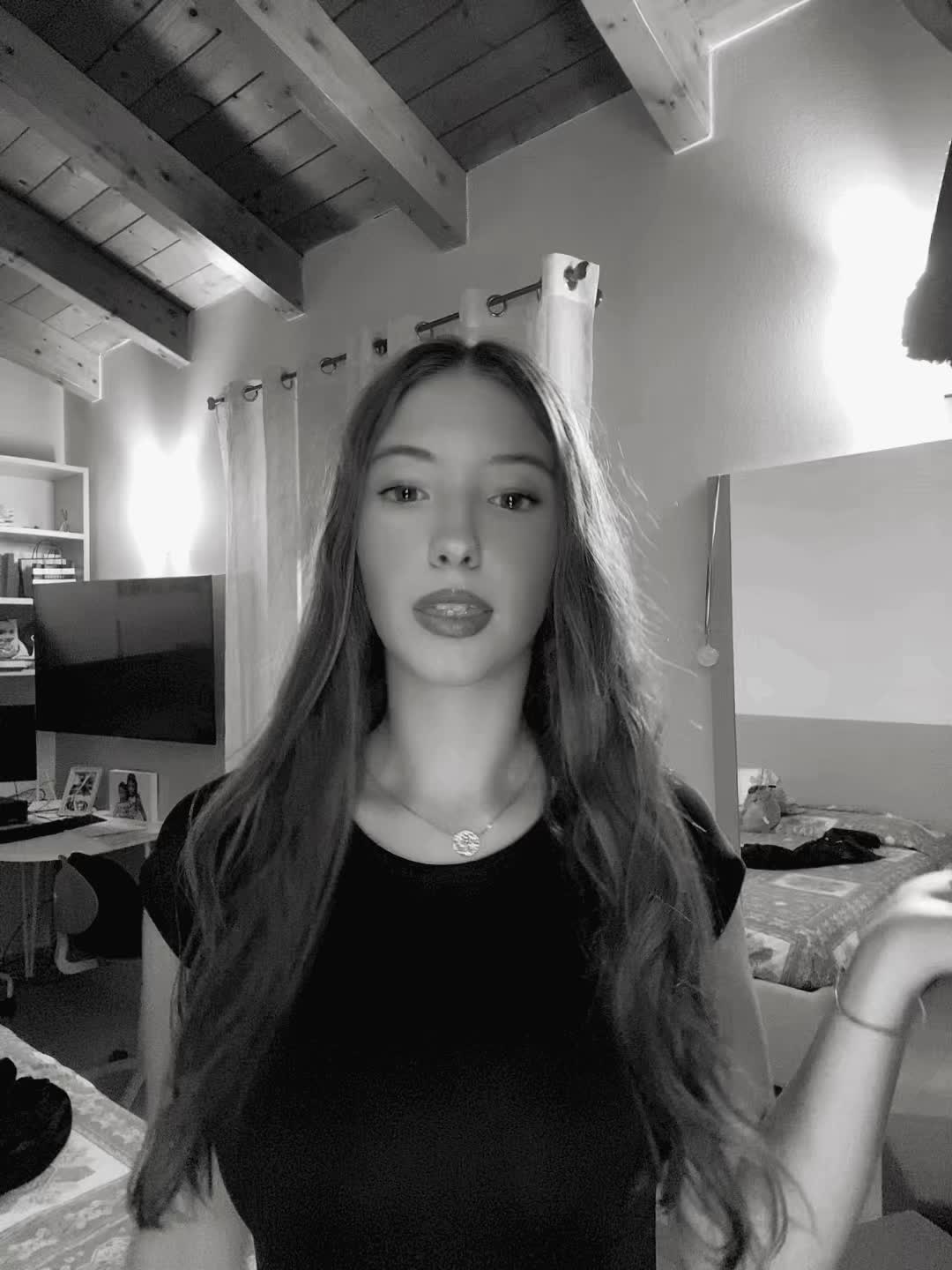 @𝒢
