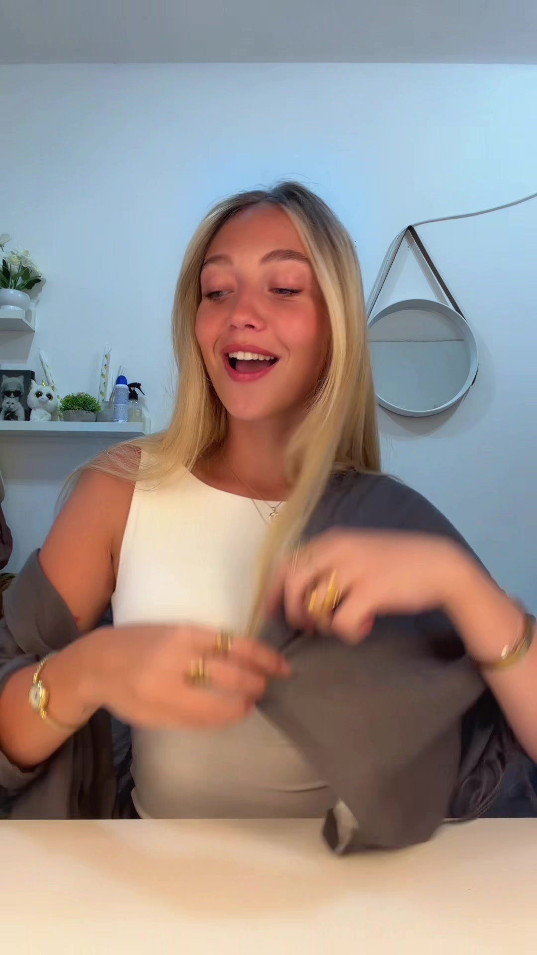 @Ella.