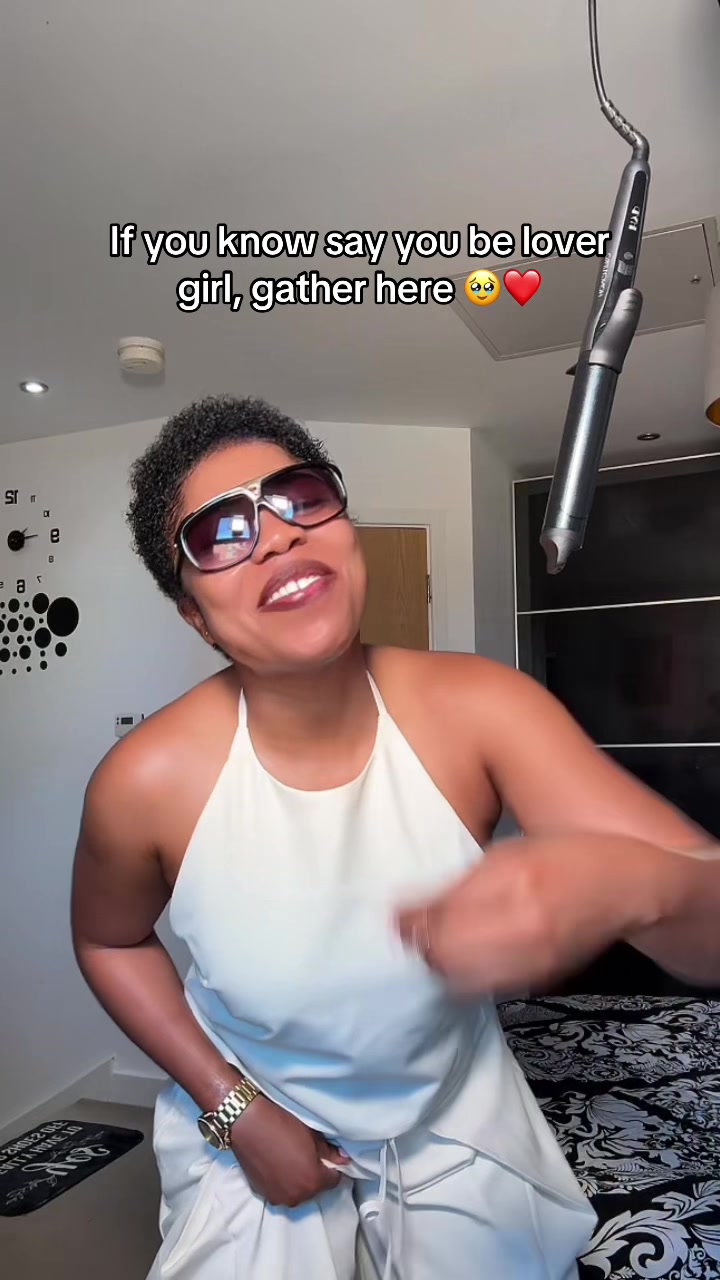 @ENDEE TheVibeQueen🎙️👑