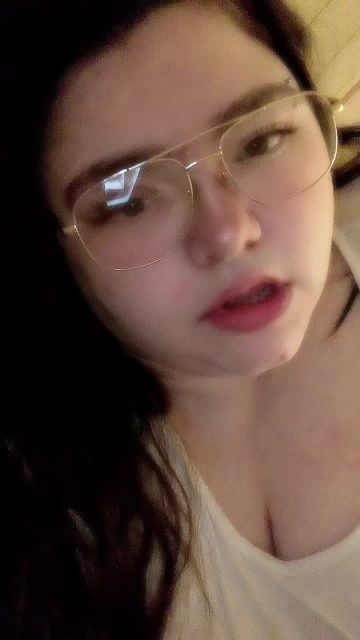 @FluffiBuniTushie