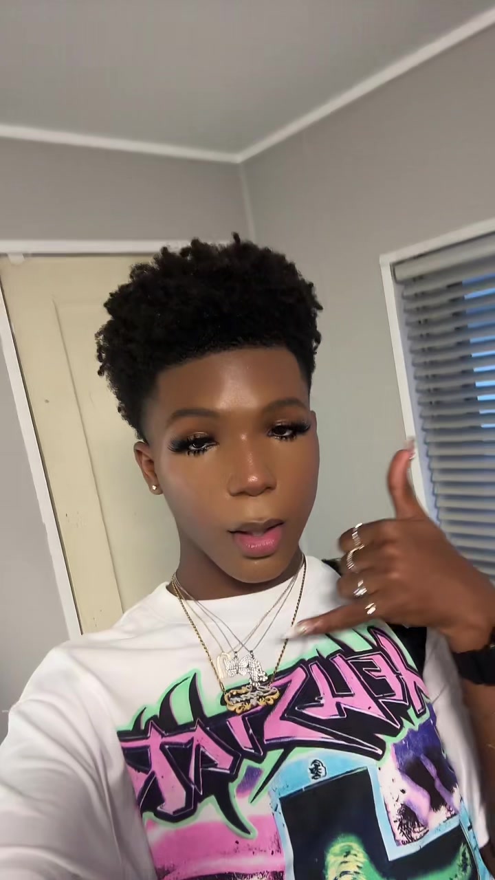@ItsLoganDoll