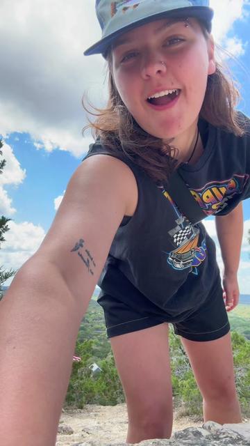 @Sky🦦