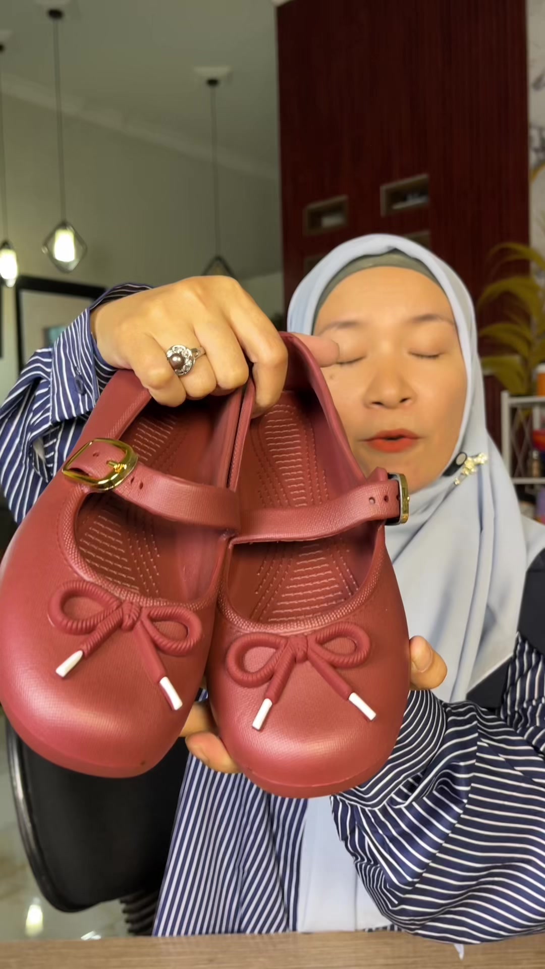 @LELI si paling TAS dan SANDAL