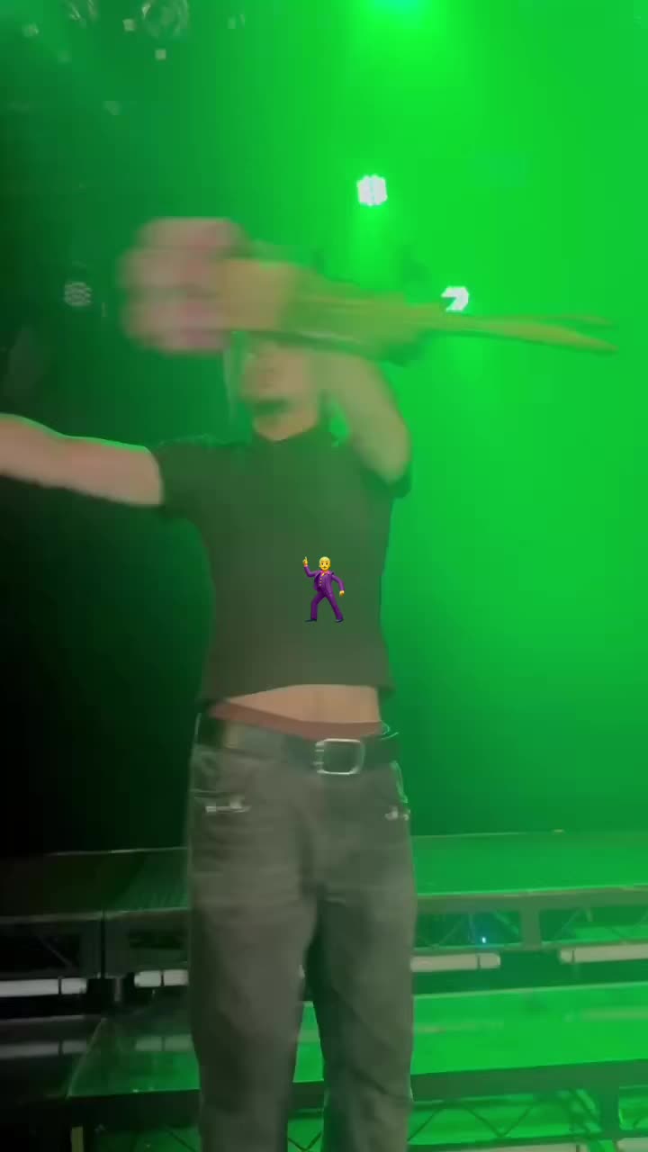 @🐰