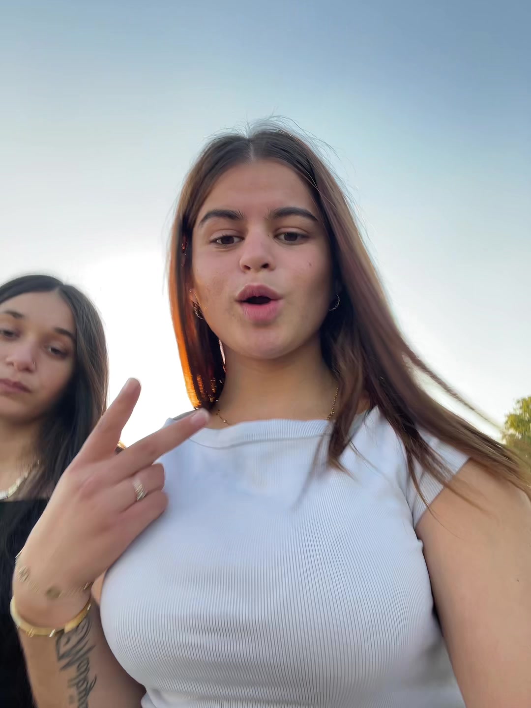 @Adelisa