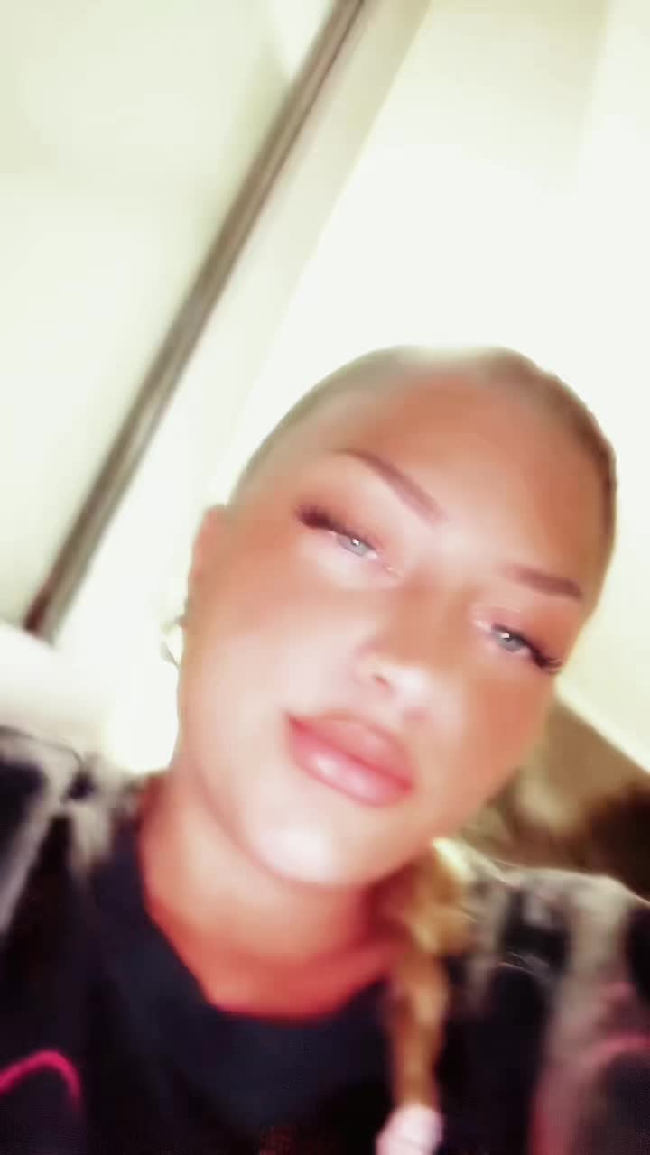 @Lisa_