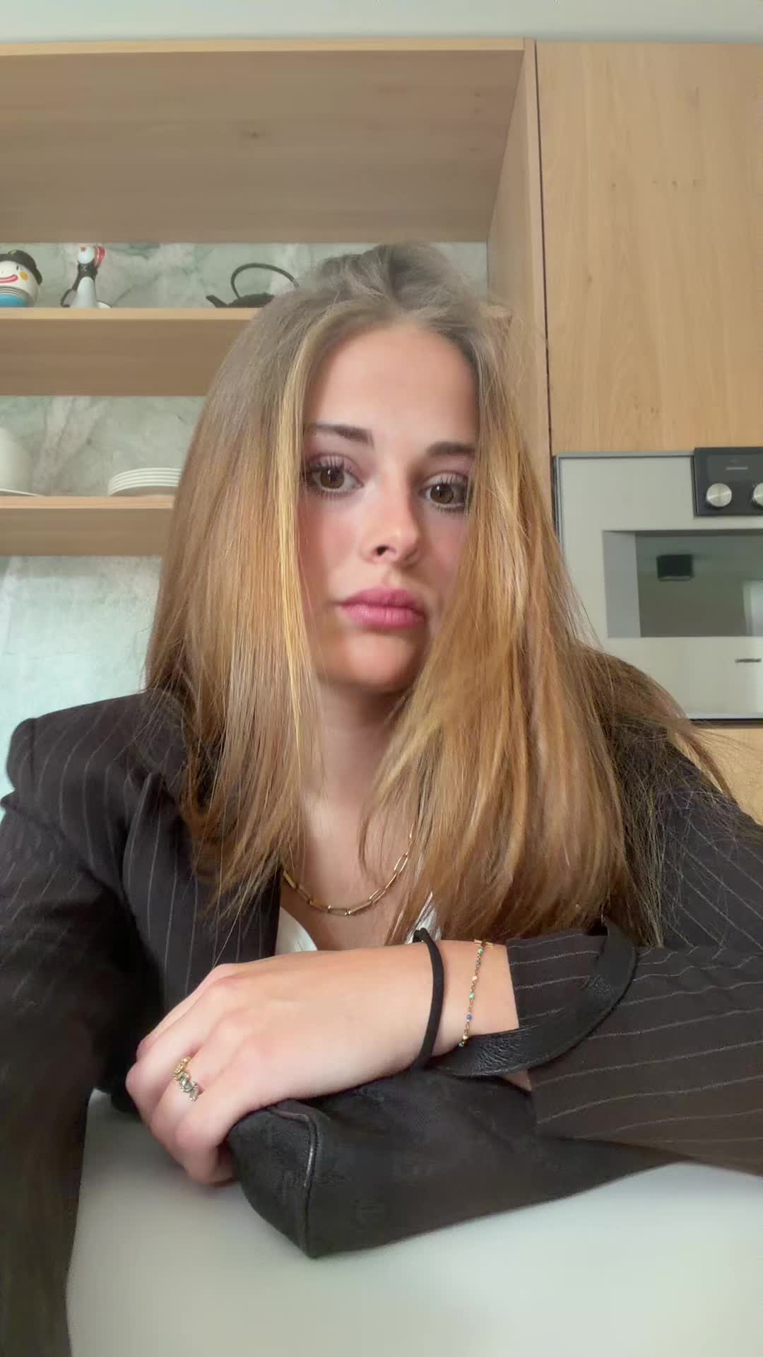 @Helena.v240
